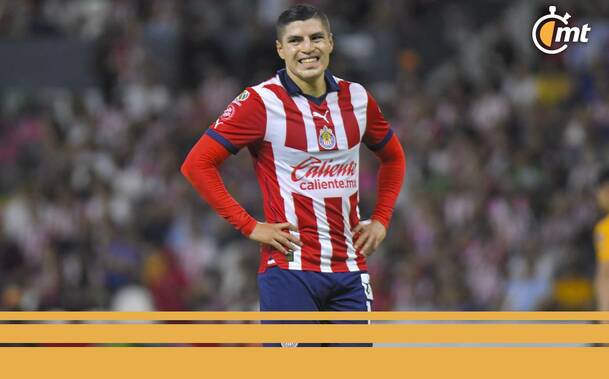 Ronaldo Cisneros dejaría Chivas para jugar en Querétaro (Imago7)