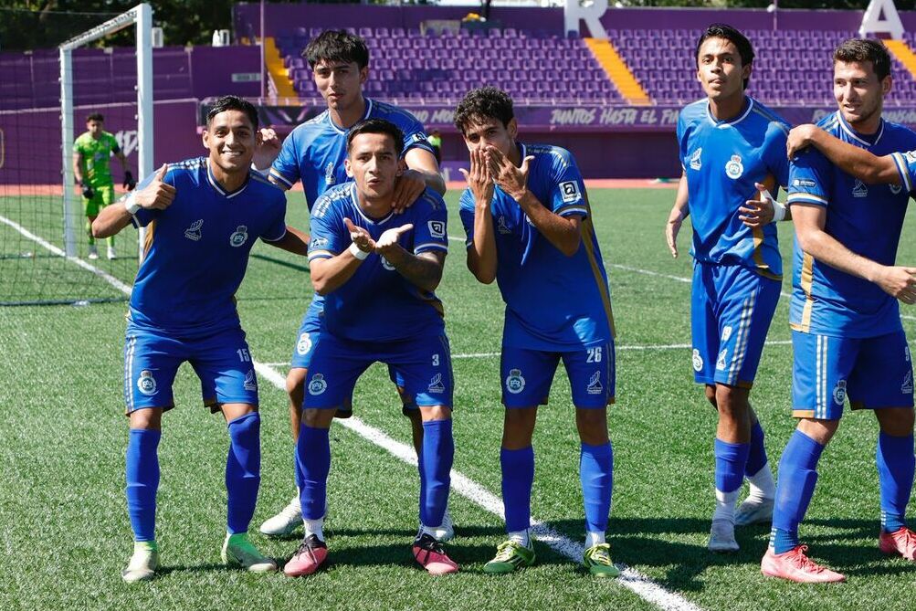 Said Jaramilla celebrando con sus compañeros el doblete. (Foto: Real Apodaca)