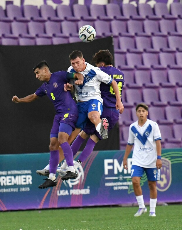 Vélez Sarsfield se impuso al anfitrión Racing de Veracruz. (Foto: Liga Premier)