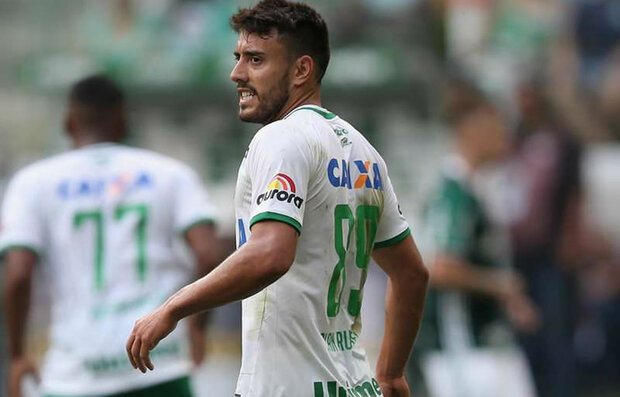 Alan Ruschel fue uno de los 3 sobrevivientes del avión estrellado del Chapecoense (AFP)