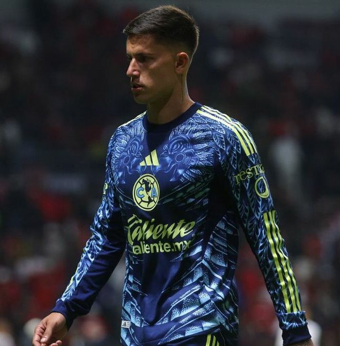 Brian Rodríguez con el jersey de visitante del América (Imago7)