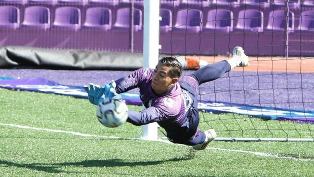 Axel Escandón, arquero de Real Apodaca, atajando uno de los penales para el punto extra. (Foto: Real Apodaca)