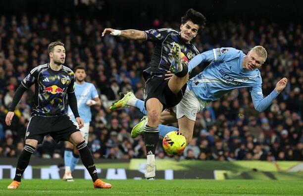 Erling Haaland fue detenido por Leeds (EFE)