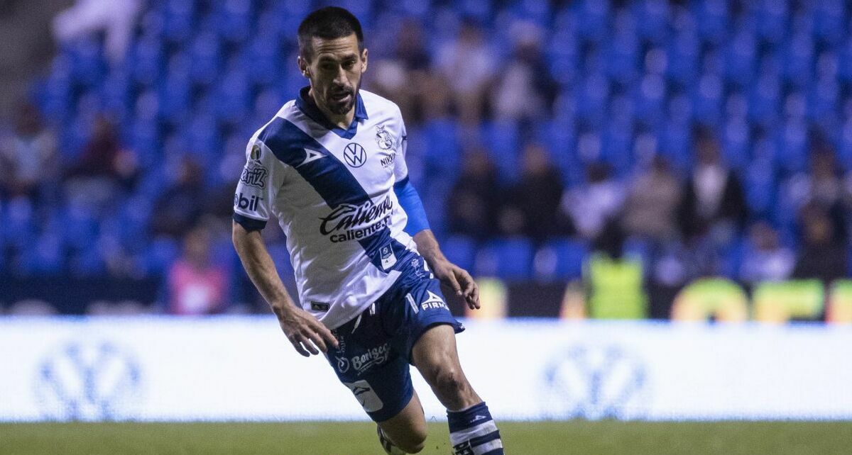 Fernando Navarro en su etapa en el Puebla (Mexsport)