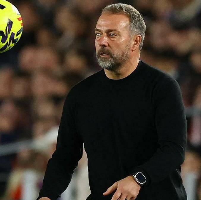 Hansi Flick preocupa por imágenes en banca / Reuters