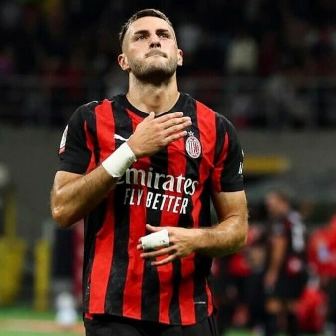 Santiago Gimenez con el Milan (Instagram)