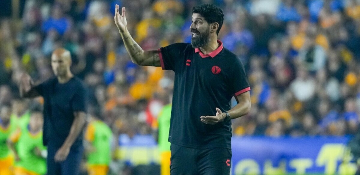 Sebastián Abreu, durante la Vuelta contra Tigres (Imago7)