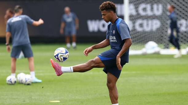 Désiré Doué es una de las principales figuras del PSG (AFP)