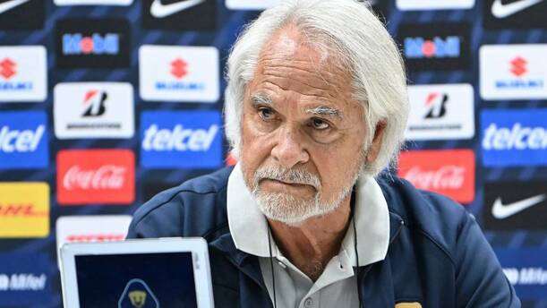 Miguel Mejía Barón, en conferencia de prensa con Pumas (Imago7)