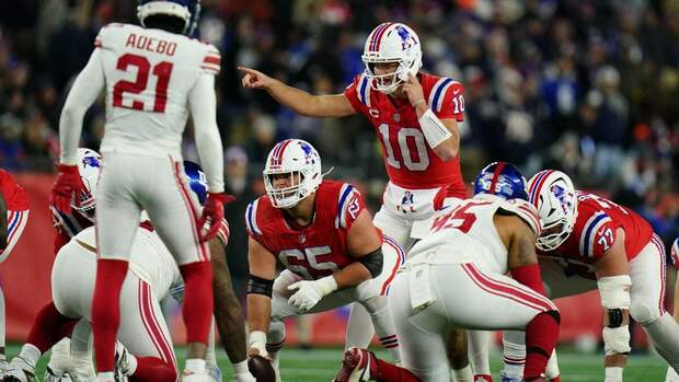 Drake Maye tuvo un juego de casi 300 yardas (Reuters)