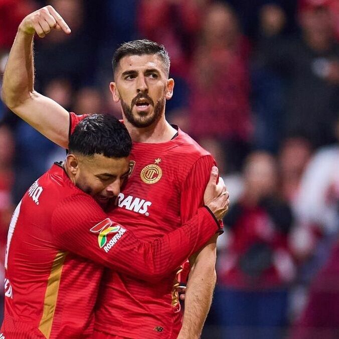 Alexis Vega es el socio del goleador Paulinho. (Foto: Mexsport)