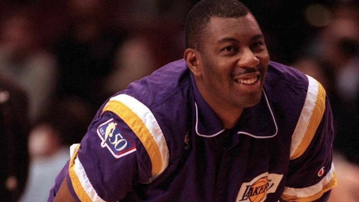 De los 15 años de carrera, Elden Campbell pasó casi 9 años con Los Angeles Lakers. Foto: Reuters
