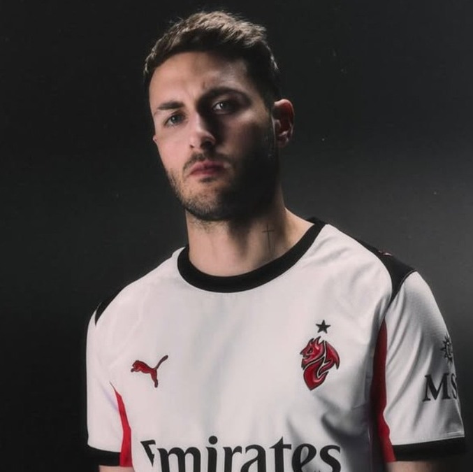 ¿Santiago Gimenez podría arribar a la Premier League? (Instagram @sant.gimenez)