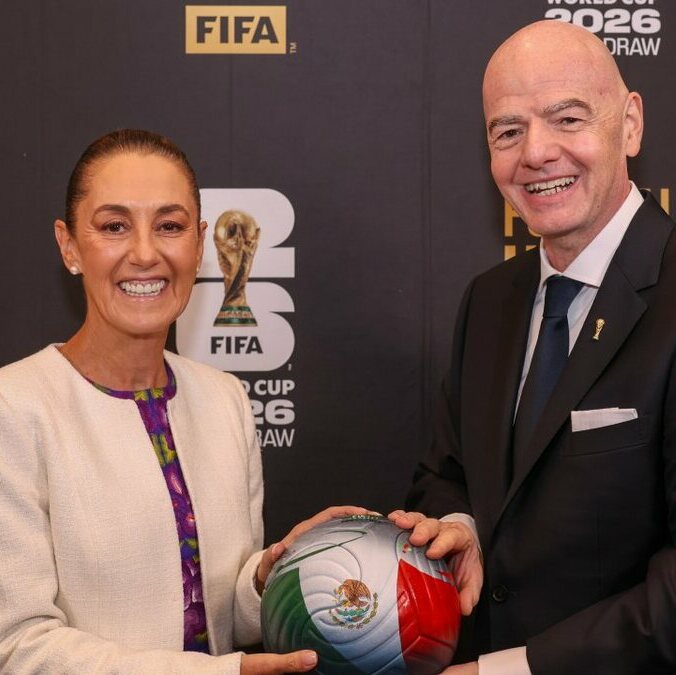 Claudia Sheinbaum junto a Infantino (X @miseleccionmx)