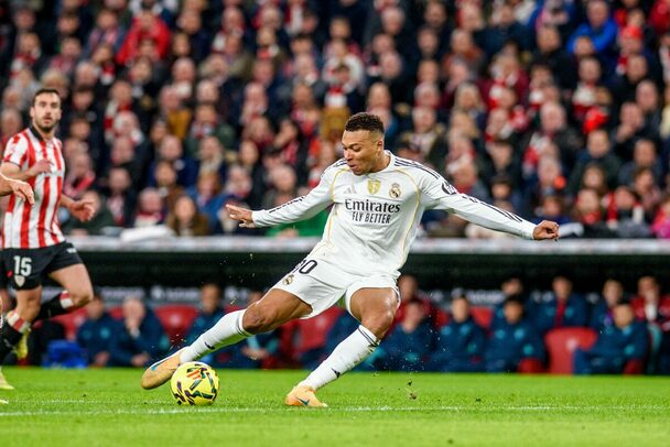 Kylian Mbappé marcó doblete ante el Athletic (EFE)