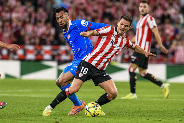 El juego en San Mamés fue muy igualado (EFE)