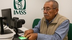 Si eres pensionado de la Ley 73 y 97 del IMSS, ahora deberás de registrar tus datos biométricos. Foto: Sora IA