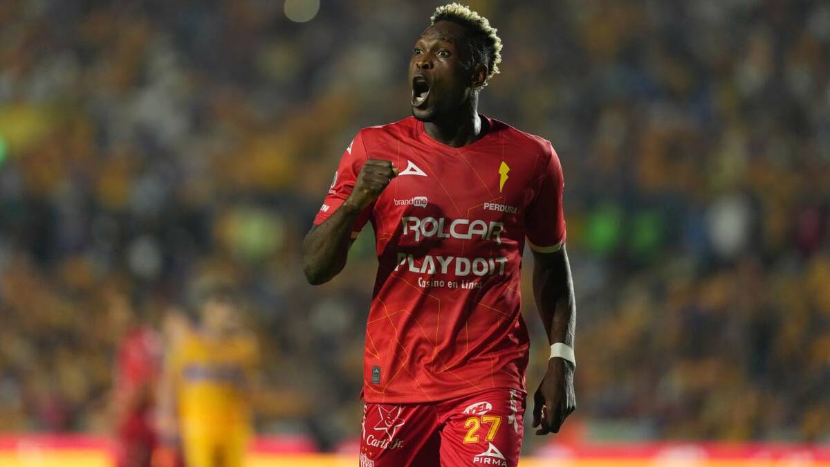 Diber Cambindo celebra con Necaxa (Imago7)