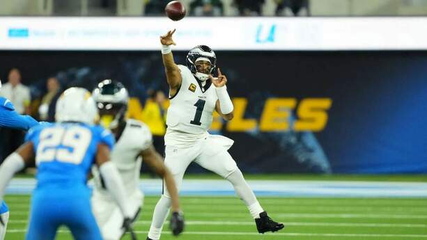 Eagles y Chargers se midieron en la Semana 14 (Reuters)