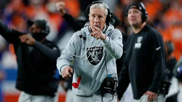 Pete Carroll durante un juego de Las Vegas Raiders (Reuters)