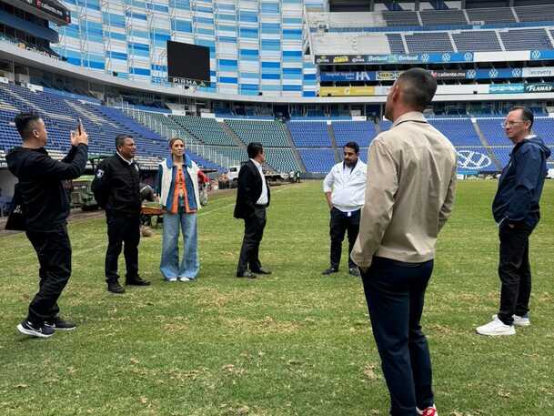 La comitiva de Corea del Sur recorrió el Estadio Cuauhtémoc.