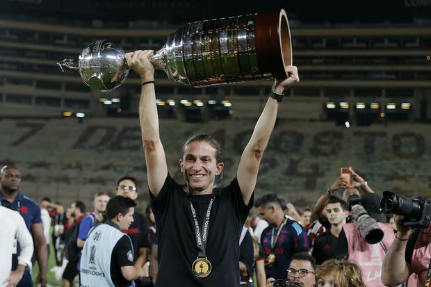 Filipe Luís le dio a Flamengo su título de Copa Libertadores. (Foto: EFE)