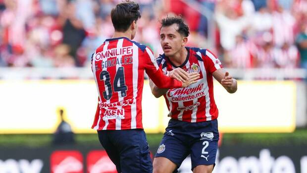 Alan Mozo celebra un gol de Chivas (Mexsport)