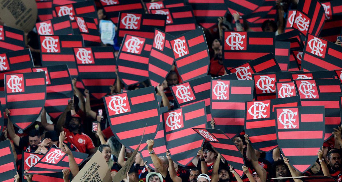 Flamengo calentó el duelo ante Cruz Azul.