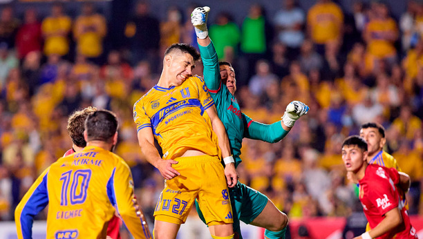 Hugo González evitó el tanto de Lainez. (Foto: Mexsport)