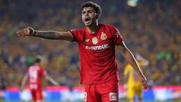 Santiago Simón reclama en la Ida de la Final (Imago7)