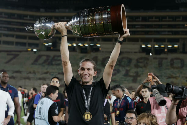 Filipe Luís le dio a Flamengo su título de Copa Libertadores. (Foto: EFE)