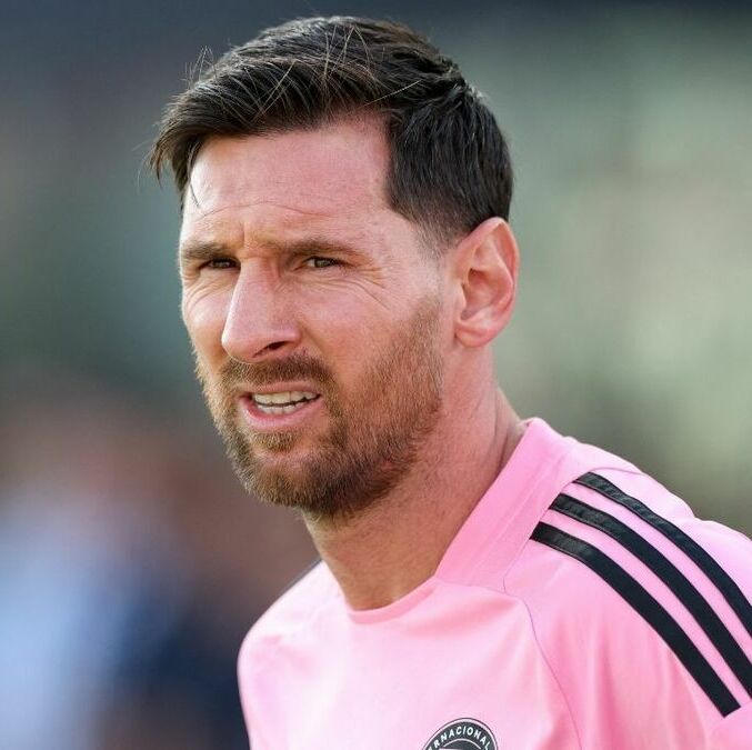 Lionel Messi y su nueva estatua en la India (Reuters)