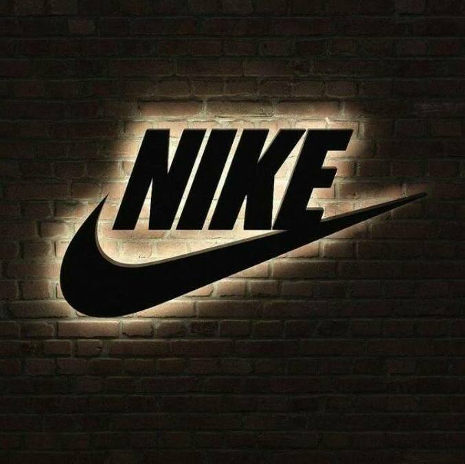 Logo de la marca estadounidense (Nike)