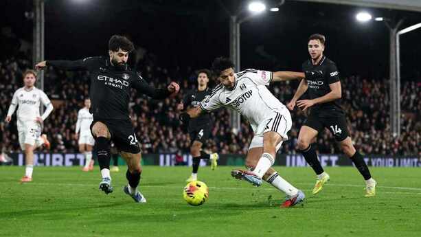 Raúl Jiménez no le pudo anotar al Manchester City (Reuters)