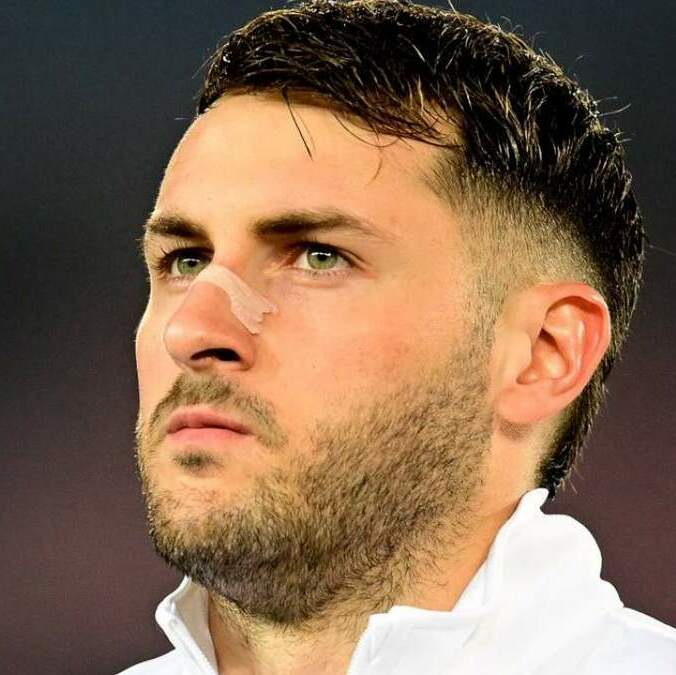 Santiago Gimenez no ha tenido actividad en más de 1 mes (@Santgimenez_)