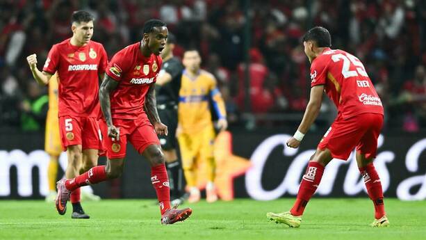 Helinho hizo un golazo para regresar a Toluca a la lucha por el título (Imago7)