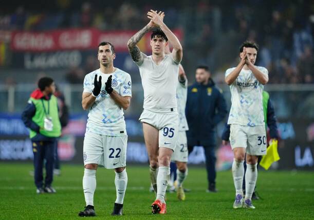 Inter aprovechó la caída de Napoli y el empate de Milan / Reuters