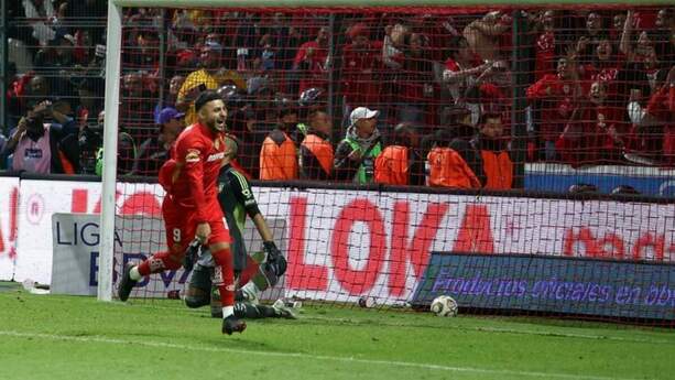 Alexis Vega hizo el penal decisivo para Toluca