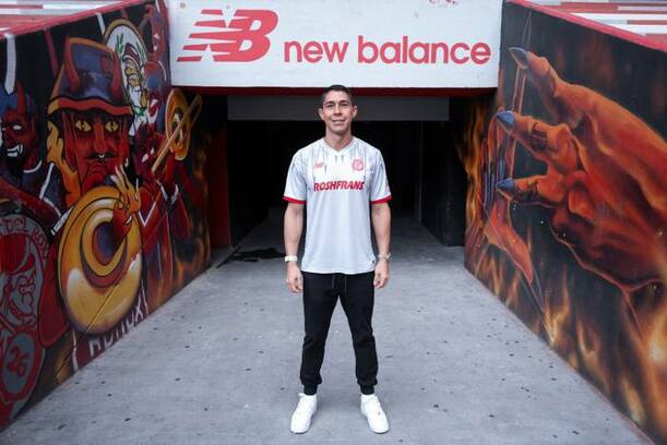 Hugo González posa con sus nuevos colores (@TolucaFC)