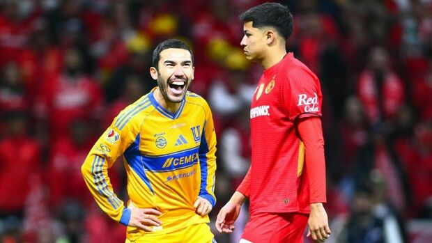 La burla de Vigón durante los penales. (Foto: Mexsport)