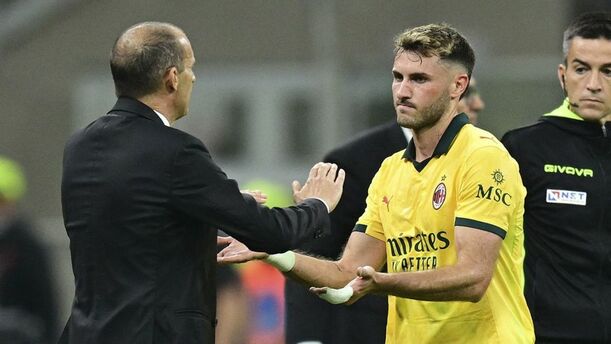 Massimiliano Allegri y Santiago Gimenez (Reuters)