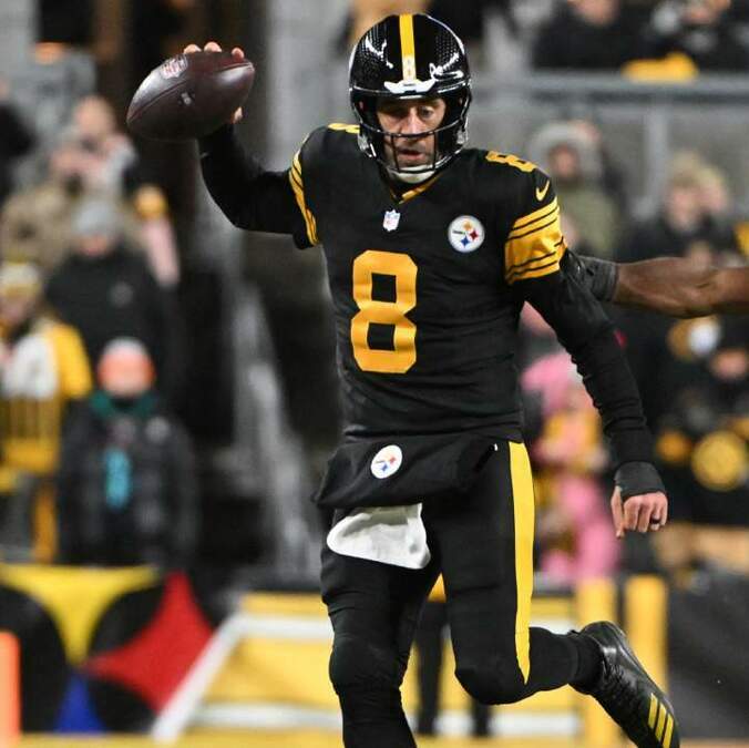 Aaron Rodgers figuró en la victoria de los Steelers (Reuters)