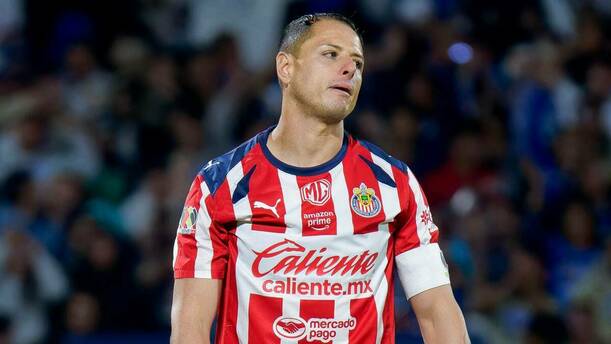 Chicharito se lamenta tras fallar penal con Chivas (Imago7)