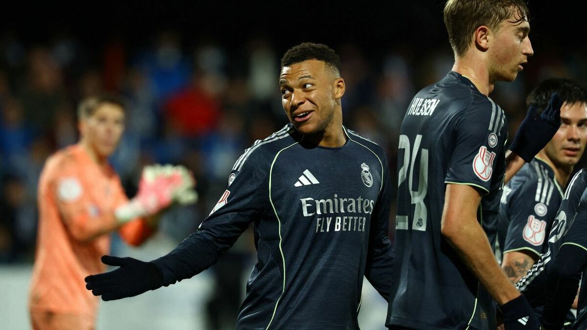 Kylian Mbappé marcó doblete ante el Talavera (Reuters)