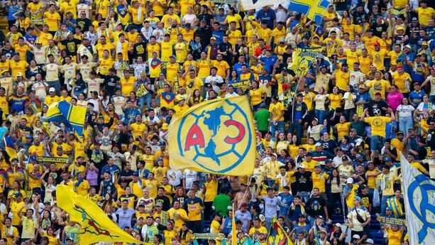 Afición de América alienta en el Estadio Azulcrema (Imago7)
