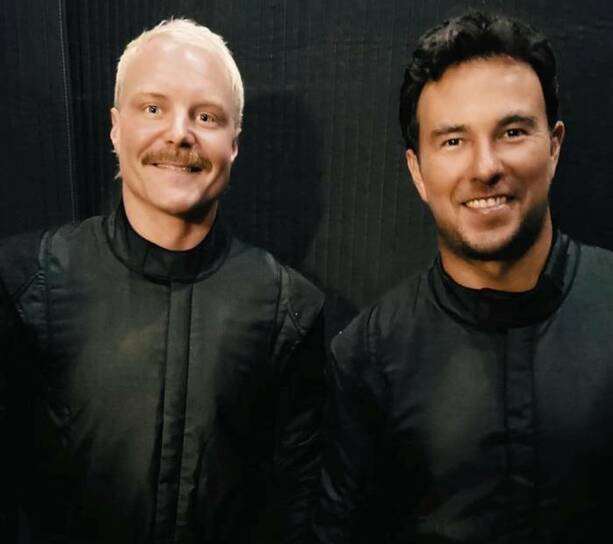 Checo y Bottas, en sesión de fotos con Cadillac (Captura)