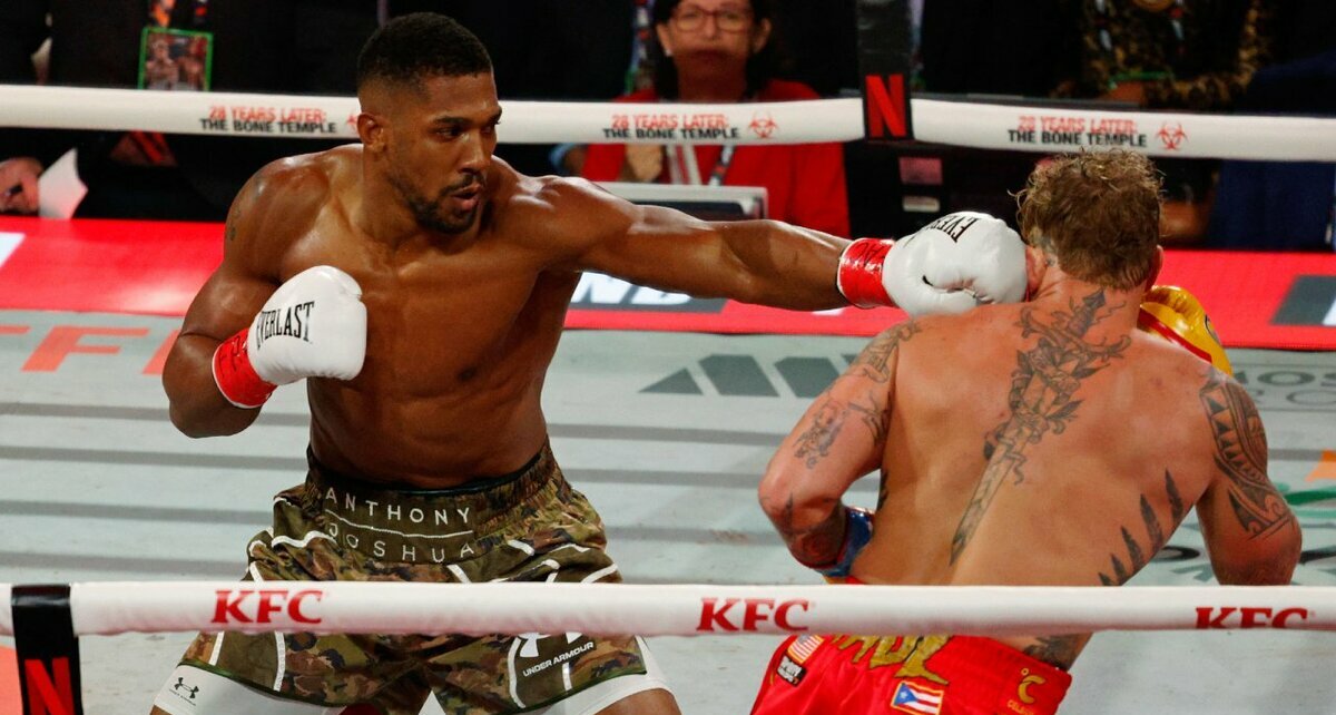 Anthony Joshua sacó un triunfo contundente ante Jake Paul (Reuters)