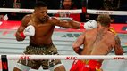 Anthony Joshua sacó un triunfo contundente ante Jake Paul (Reuters)