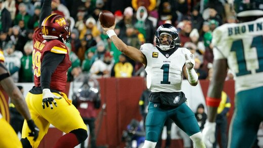 Jalen Hurts tuvo dos pases de anotación (Reuters)