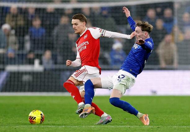 Los Gunners siguen de líderes en Inglaterra / Reuters